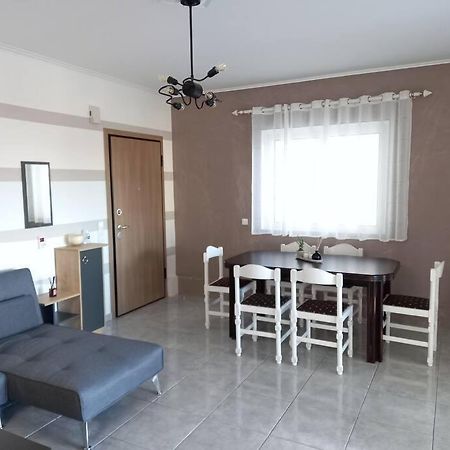 Άνετο Κεντρικό Διαμέρισμα Με 2 Υπνοδωμάτια ตรีโปลิส ภายนอก รูปภาพ