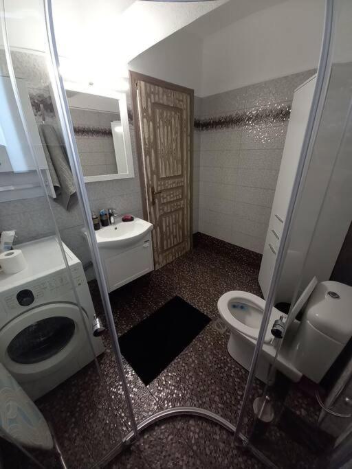 Άνετο Κεντρικό Διαμέρισμα Με 2 Υπνοδωμάτια ตรีโปลิส ภายนอก รูปภาพ
